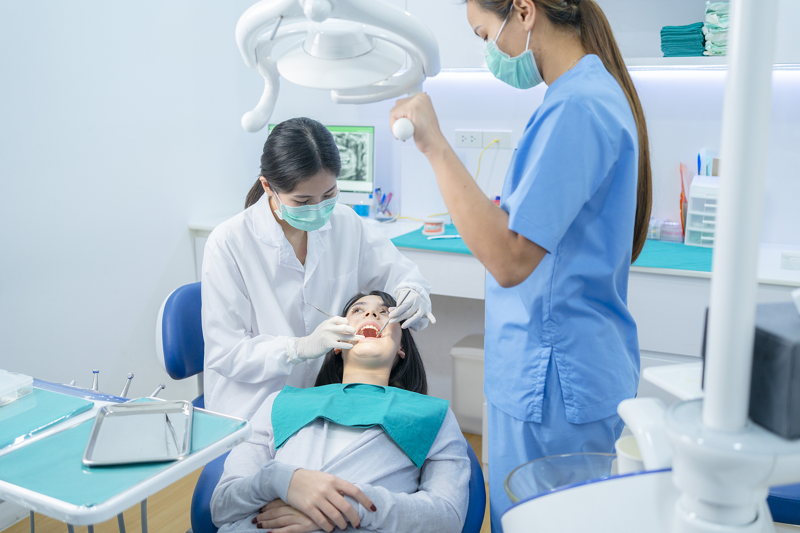 Root Extraction Or Root Canal? Which Should You Choose