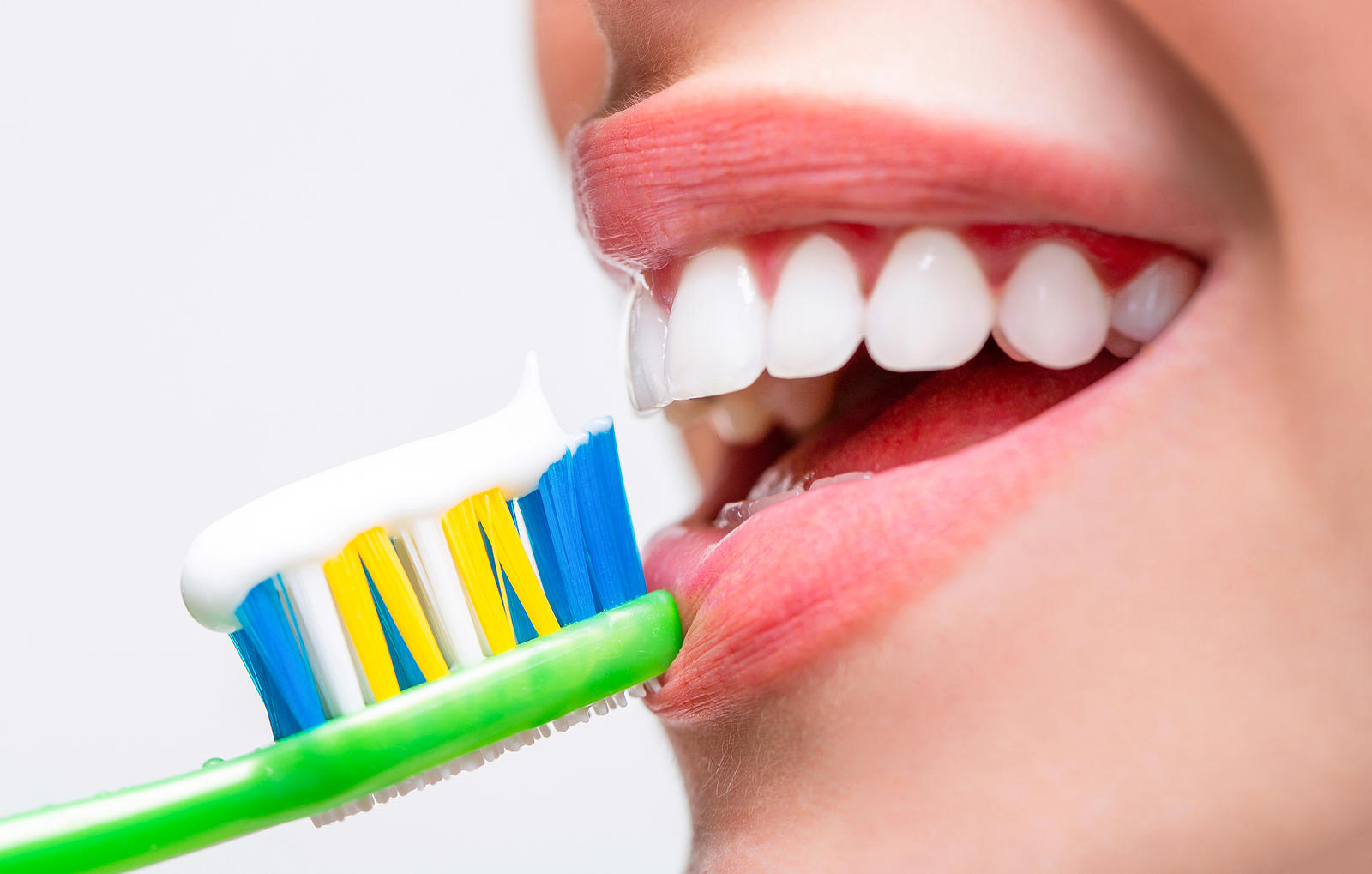 How To Make Sure Your Tongue Is Totally Clean After Brushing